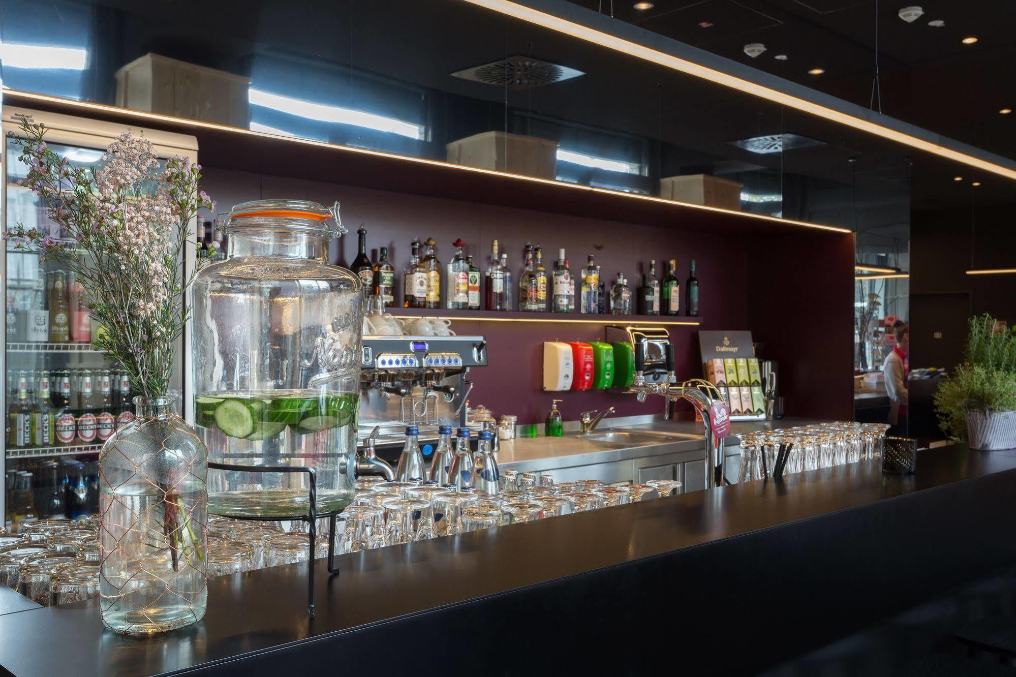 Meininger Hotel Leipzig Hauptbahnhof Ngoại thất bức ảnh